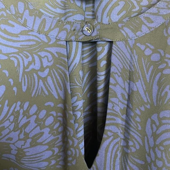 Torrid Top Women's  Sz 1 3/4 Tab‎ Sleeves Blue Black Tunic Career V-Cutout - Picture 3 of 7